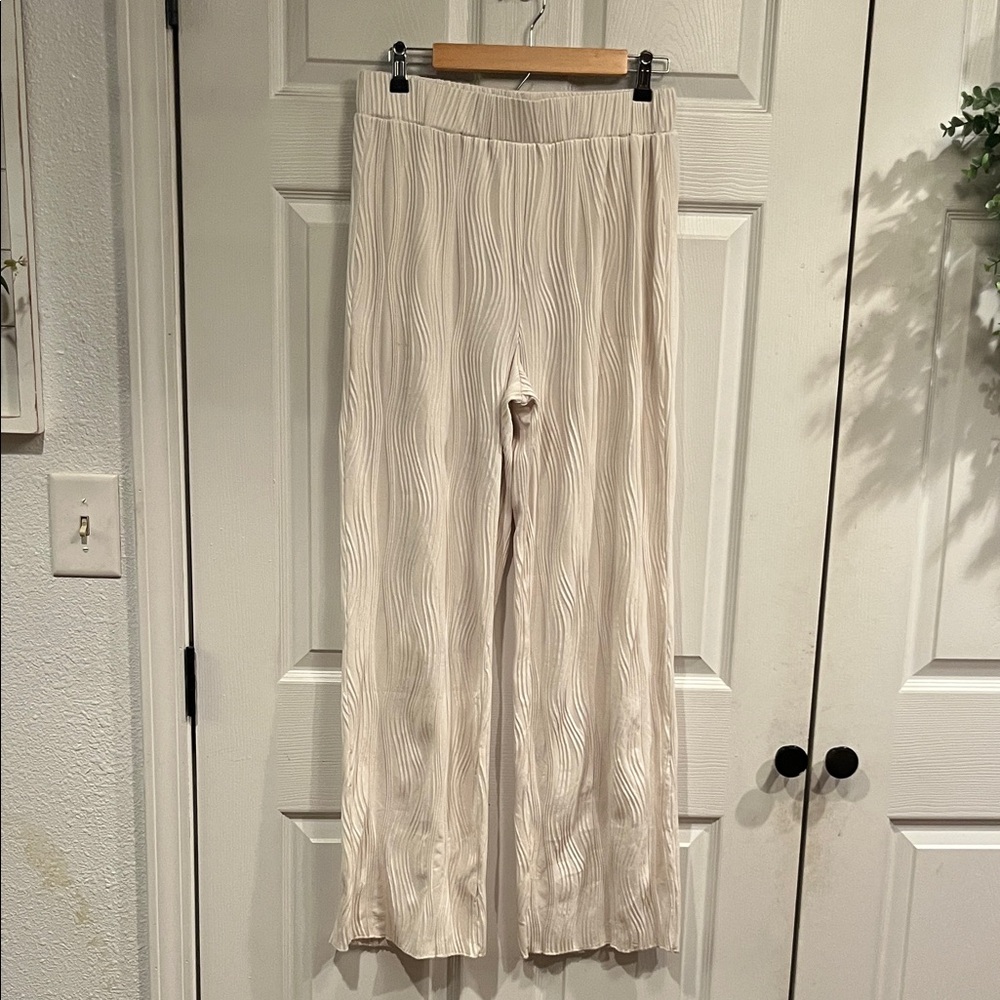 4th & Reckless elastic waist textured Plisse Cream Wide Leg Pants